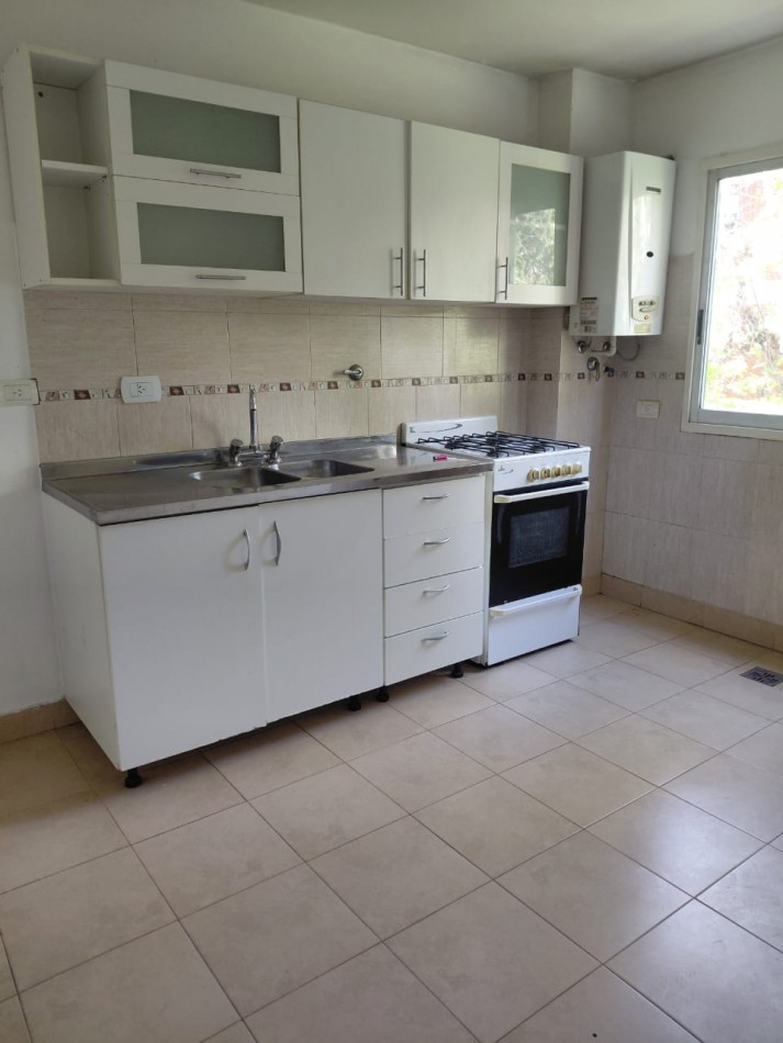 Alquiler de Departamento de 3 ambientes Barrio La Colina