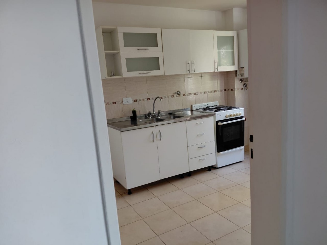 Alquiler de Departamento de 3 ambientes Barrio La Colina