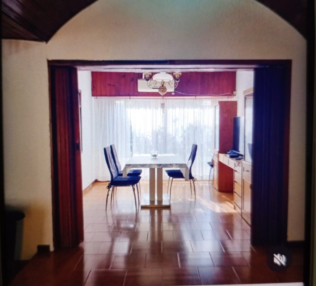 Casa tres ambientes amplios con cochera