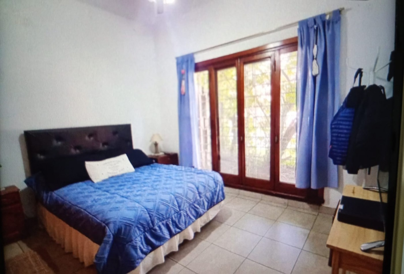 Casa tres ambientes amplios con cochera