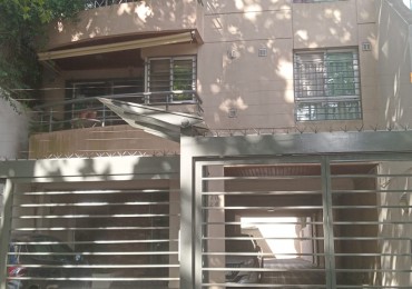 Departamento 3 ambientes con cochera cubierta 